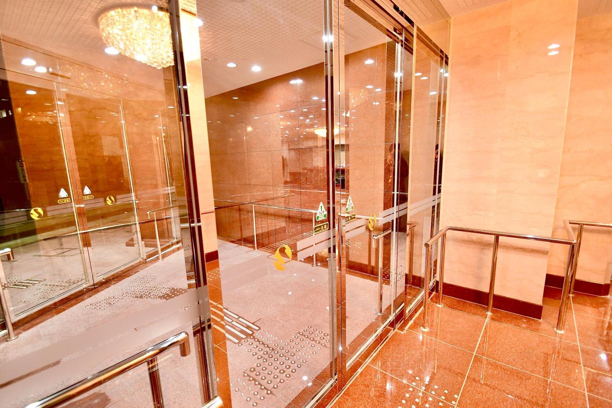 Himeji Ekimae Universal Hotel Minamiguchi Exteriér fotografie
